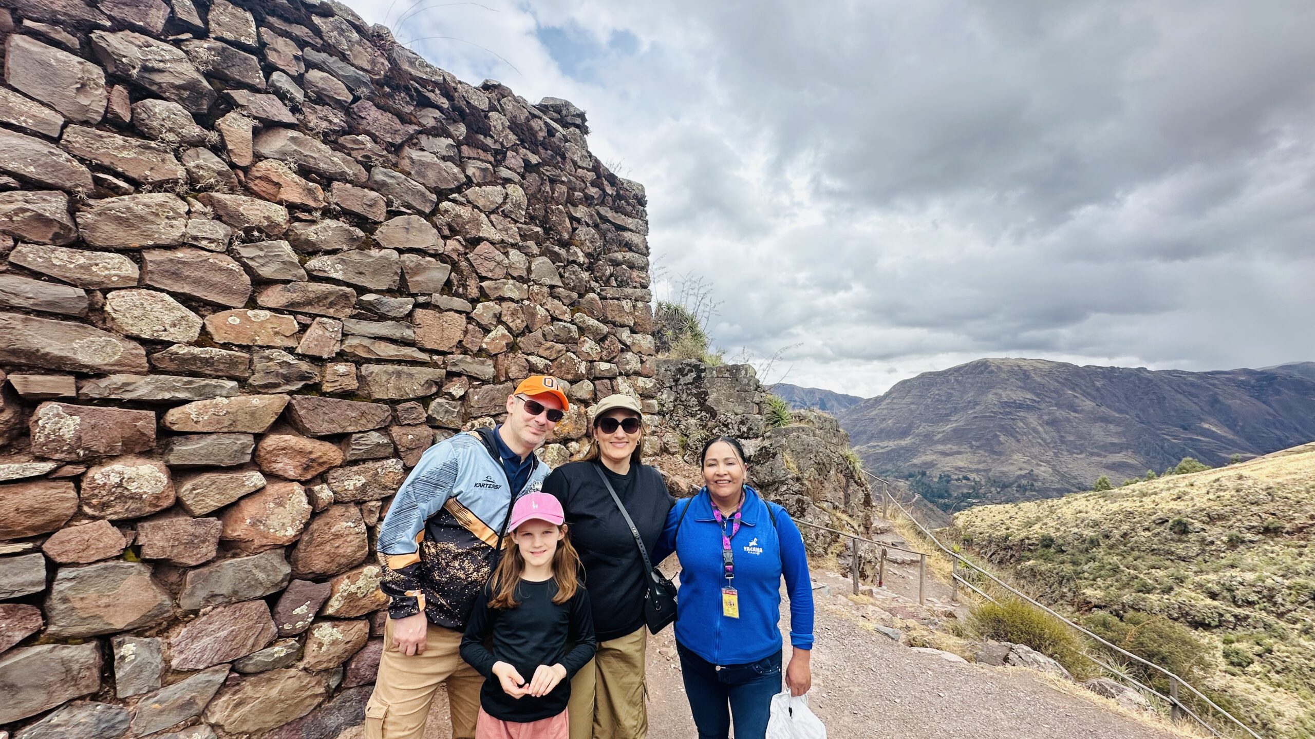 Tour Pisac + Awanacancha  Meio Dia